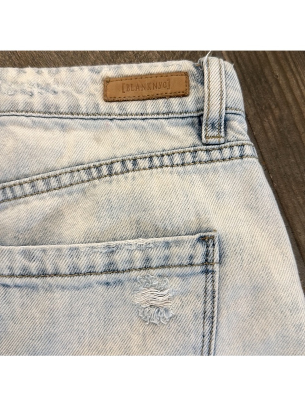 BlankNYC Wedge Distressed Denim Shorts Size 29 High Rise Raw Hem Festival - Picture 8 of 13